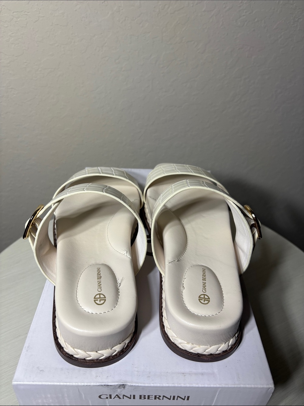 Giani Bernini Gianaa White Croc Double Strap Comfort Sandals NIBox Size 7.5 - Picture 7 of 13